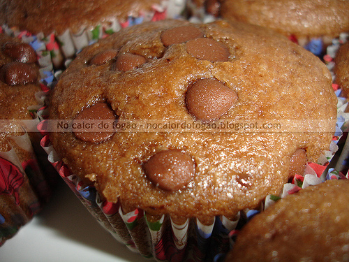 Muffins de chocolate com gotas de chocolate ao leite