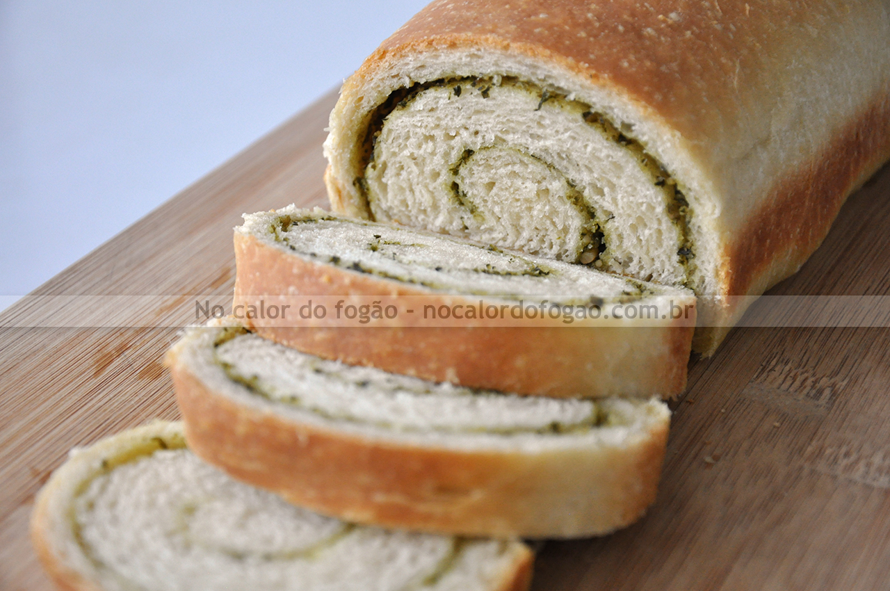 Pão enrolado de pesto