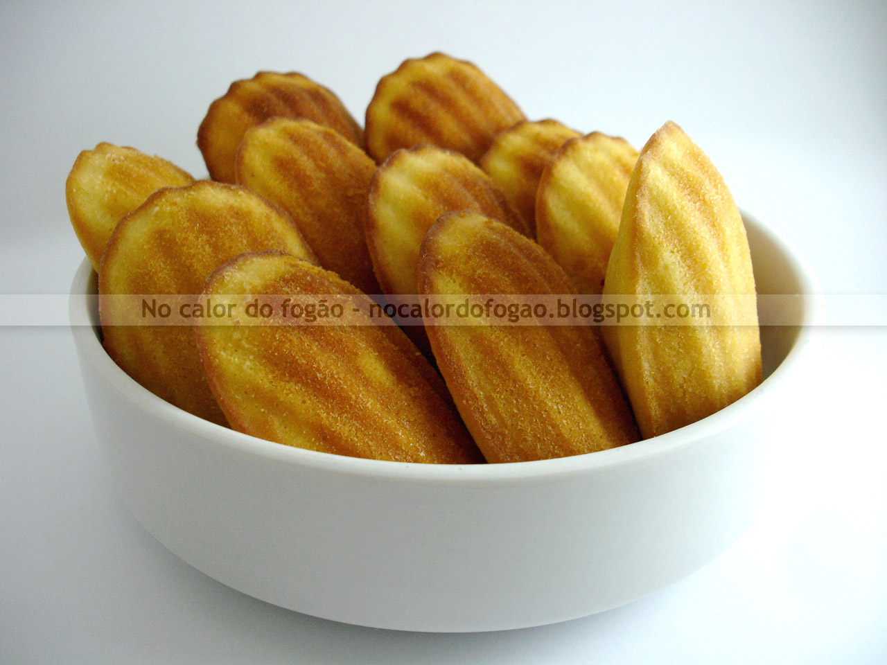 Madeleines de mel e limão