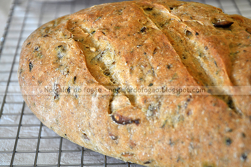 Pão de pesto e azeitonas