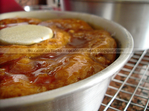 Bolo de maçã com caramelo