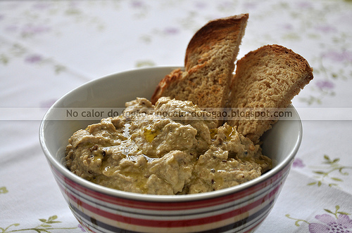 Pasta de berinjela e tahine (baba ganoush)