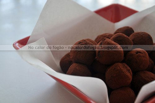 Trufas de mel e chocolate amargo