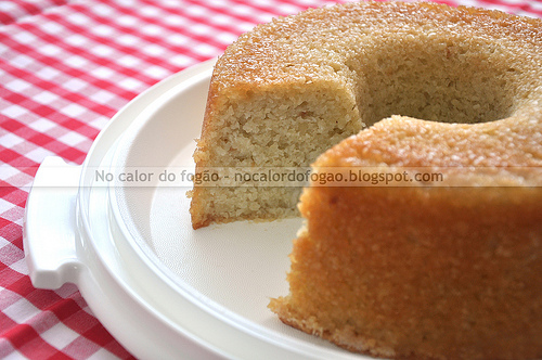 Bolo de mandioca com coco