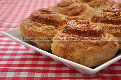 Pãezinhos de cebola e queijo da Pat