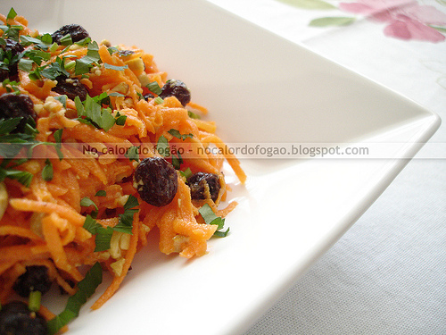 Café-style grated carrot salad