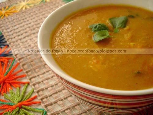 Sopa de abóbora e cenoura assadas