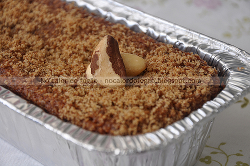 Bolo de banana, aveia e castanha-do-pará