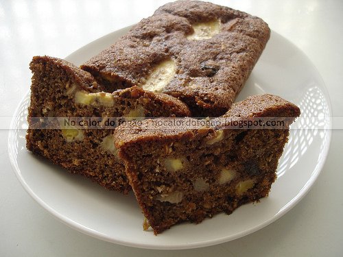 Bolo de banana com granola