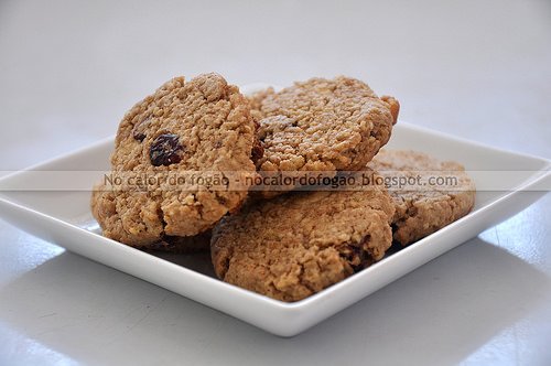 Cookies de aveia, cranberries, limão e chocolate branco