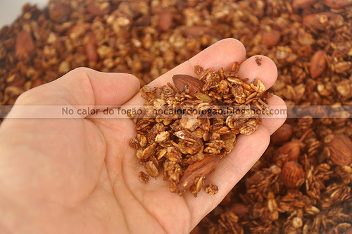 Granola de amêndoas, coco e cacau