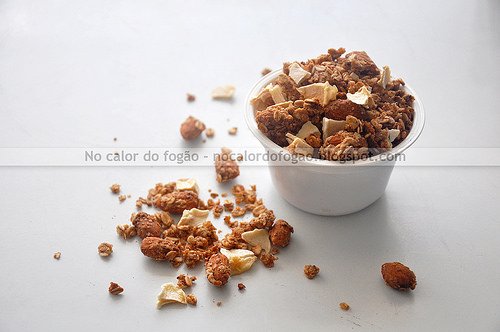 Granola de maçã, canela e amêndoas