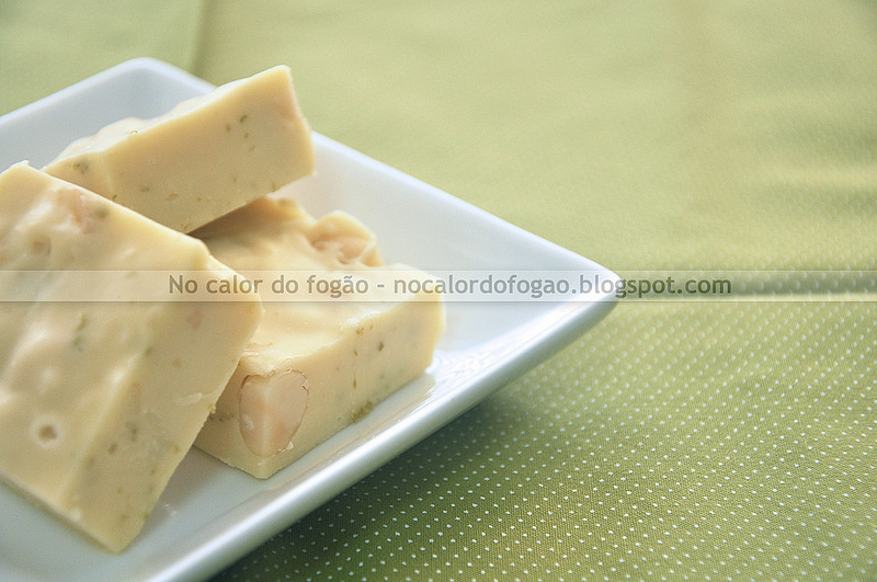 Fudge de limão e macadâmias