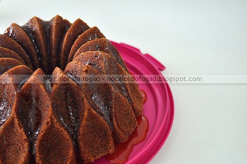 Bolo de maracujá com sementes de papoula