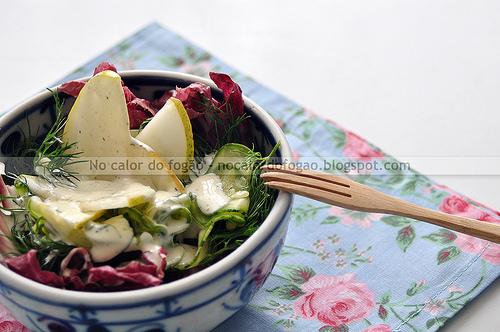 Salada de abobrinha, pera e erva-doce