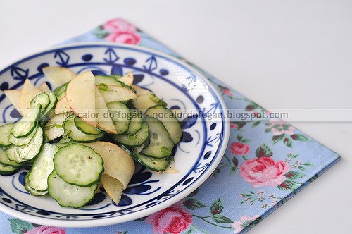 Salada azedinha de pepino e maçã