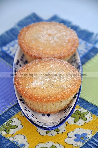 Friands de castanha-do-pará com geleia de graviola