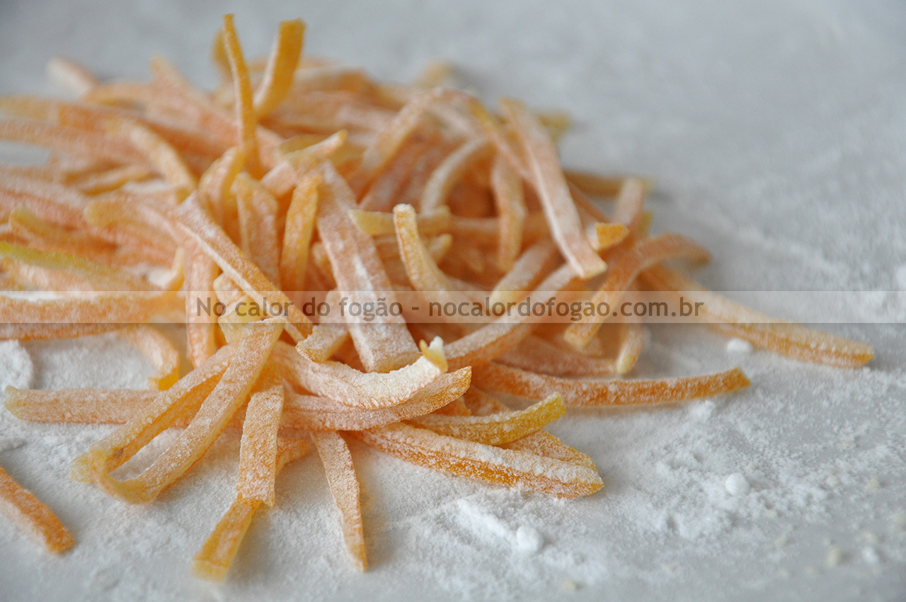 Casquinhas de laranja cristalizadas