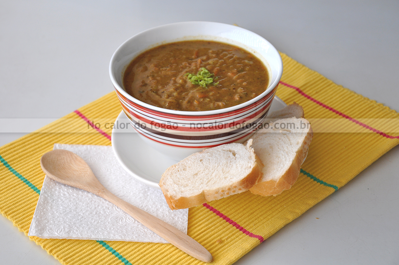 Sopa de favas com legumes e carne