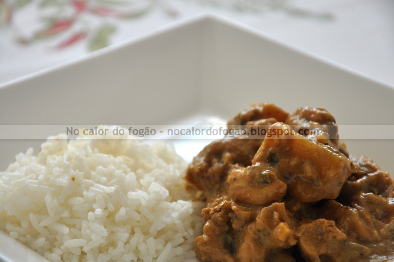 Curry de frango com maçãs e batatas