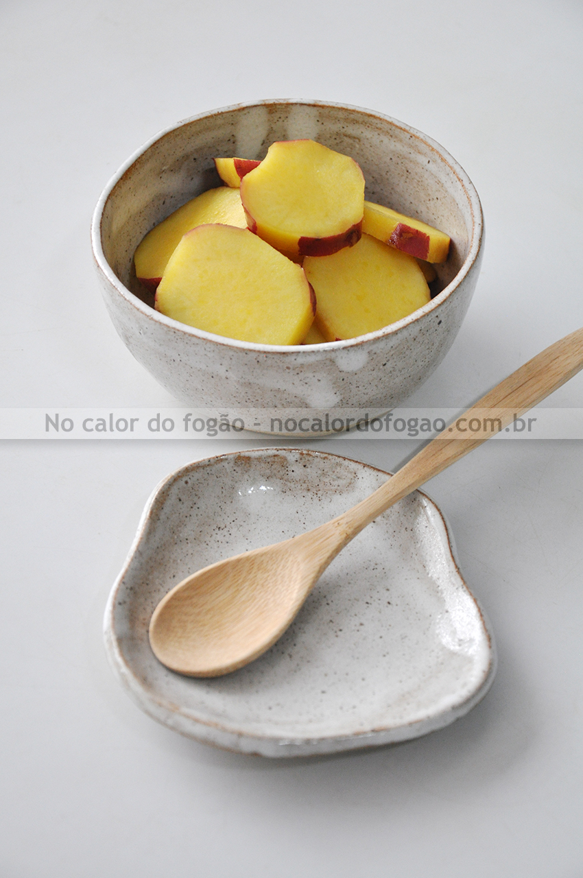 Satsumaimo no remon ni (batata-doce cozida com limão)